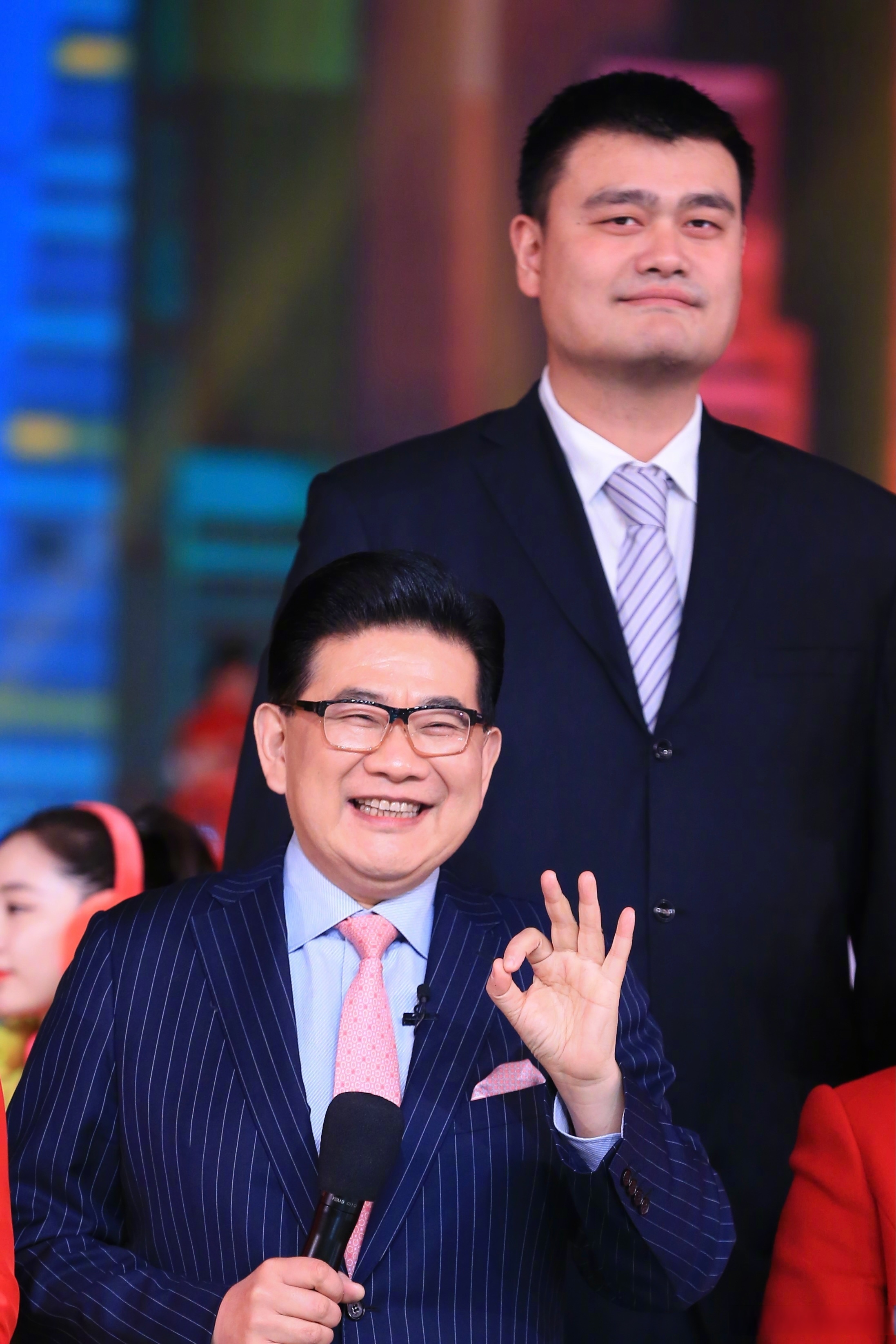 乒乓球传奇选手姚明助力中国队