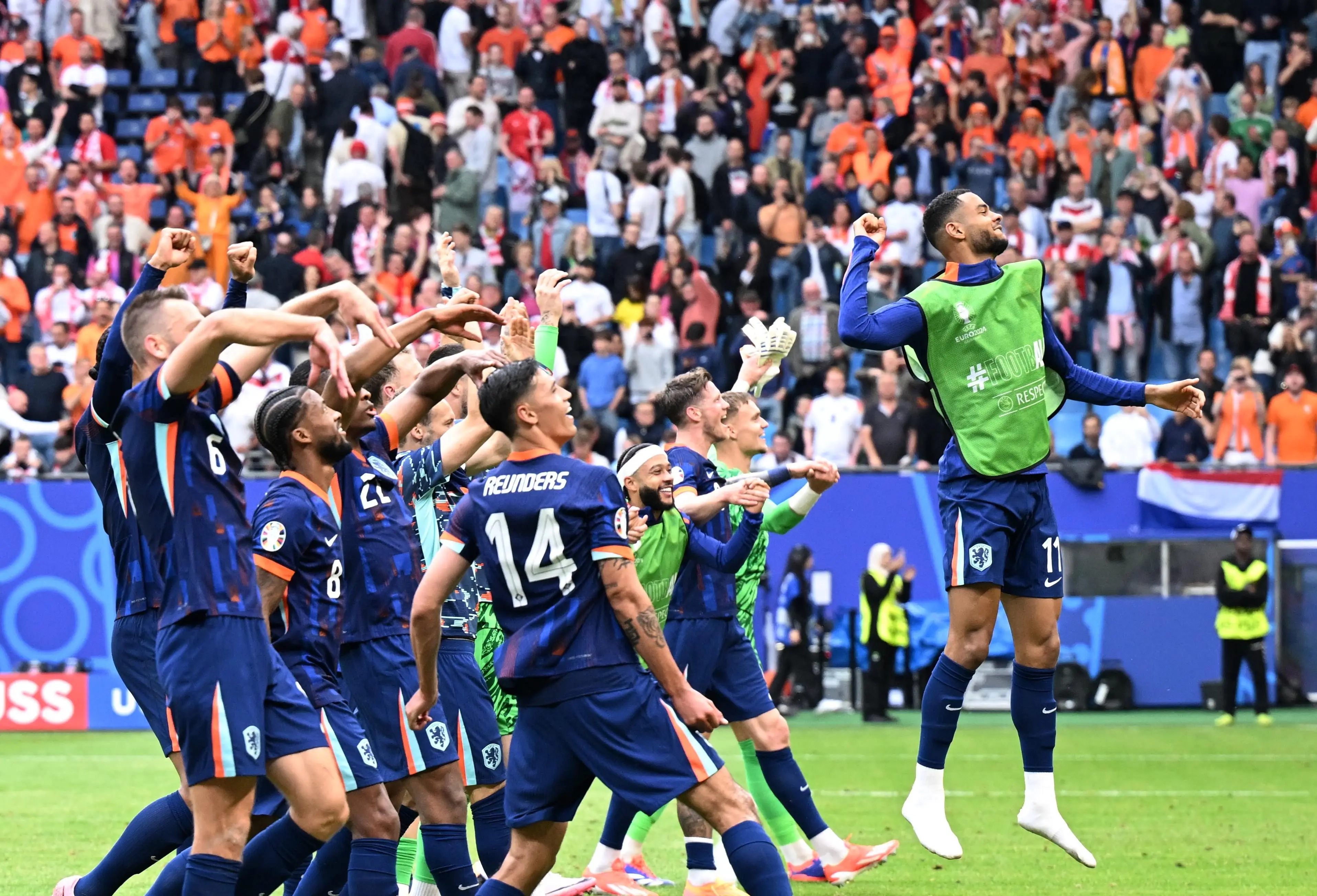 包含竞争激烈!欧洲足球赛事即将上演的词条 包含竞争激烈!欧洲足球赛事即将上演的词条