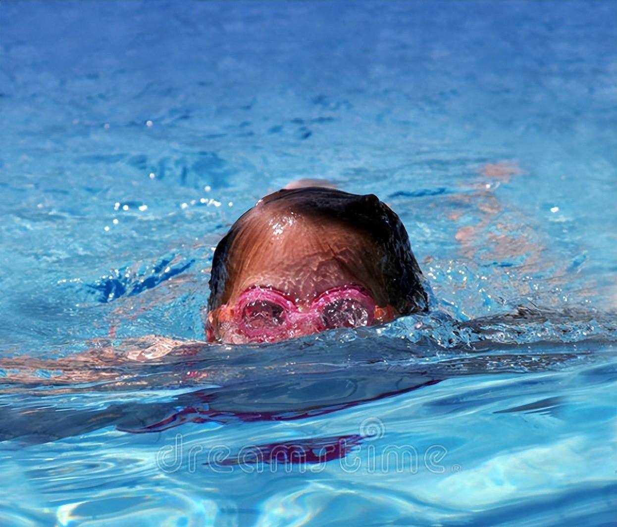 加拿大游泳选手游向胜利,夺冠 加拿大游泳选手游向胜利,夺冠