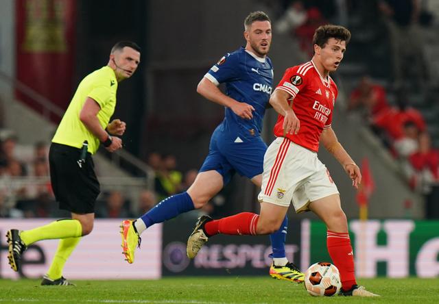 B体育活动-包含沃特福德客场告捷，保级形势渐趋乐观的词条