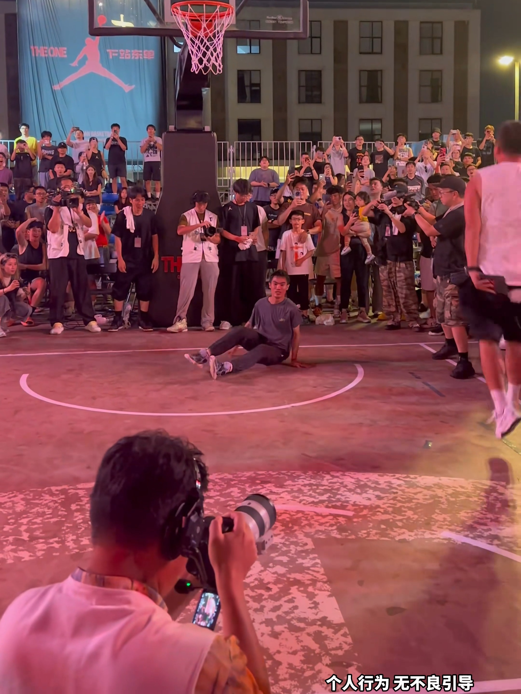 B体育新闻-关于体育项目悬念迭起，现场气氛热烈的信息