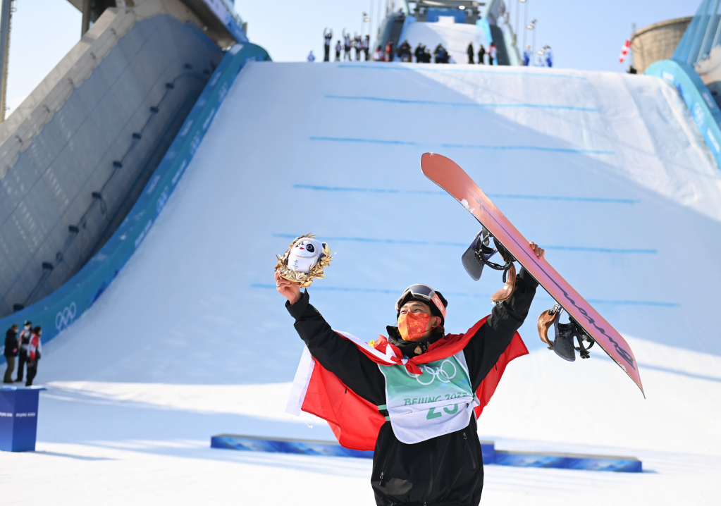 马耳他游泳健将夺得金牌，光芒四射