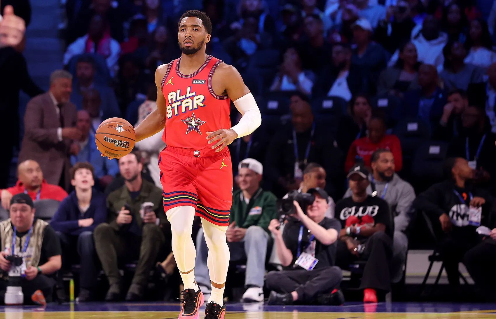 爵士后卫米切尔获得比赛MVP称号 爵士后卫米切尔获得比赛MVP称号