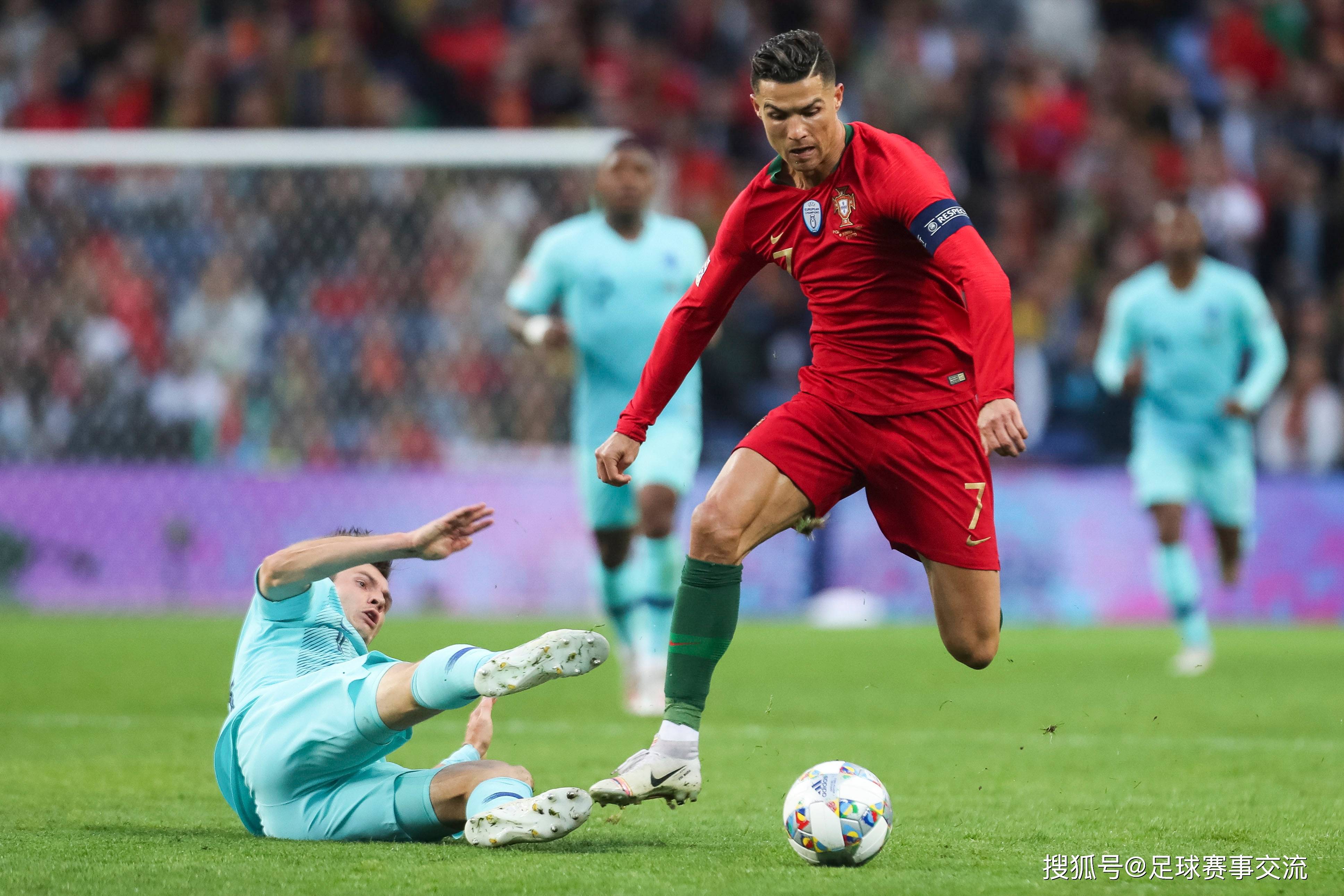 B体育在线登录-球员们在国际比赛中迎风奋战