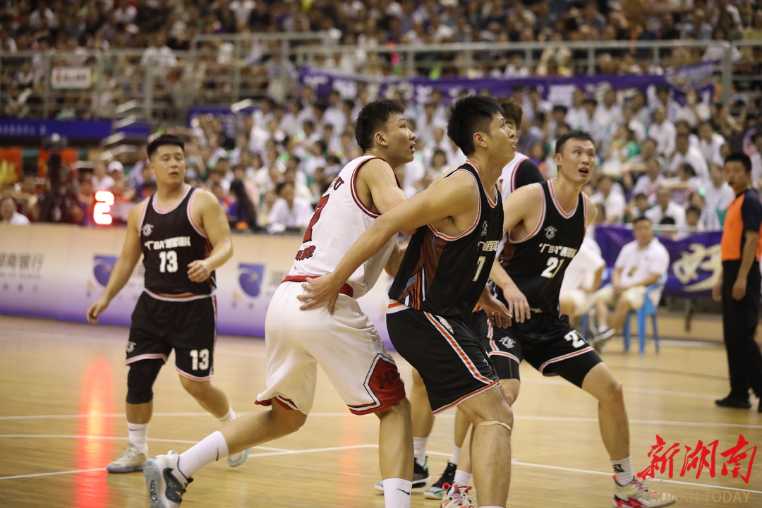 B体育登录-包含赛场之上：强强对抗，胜者为王的词条