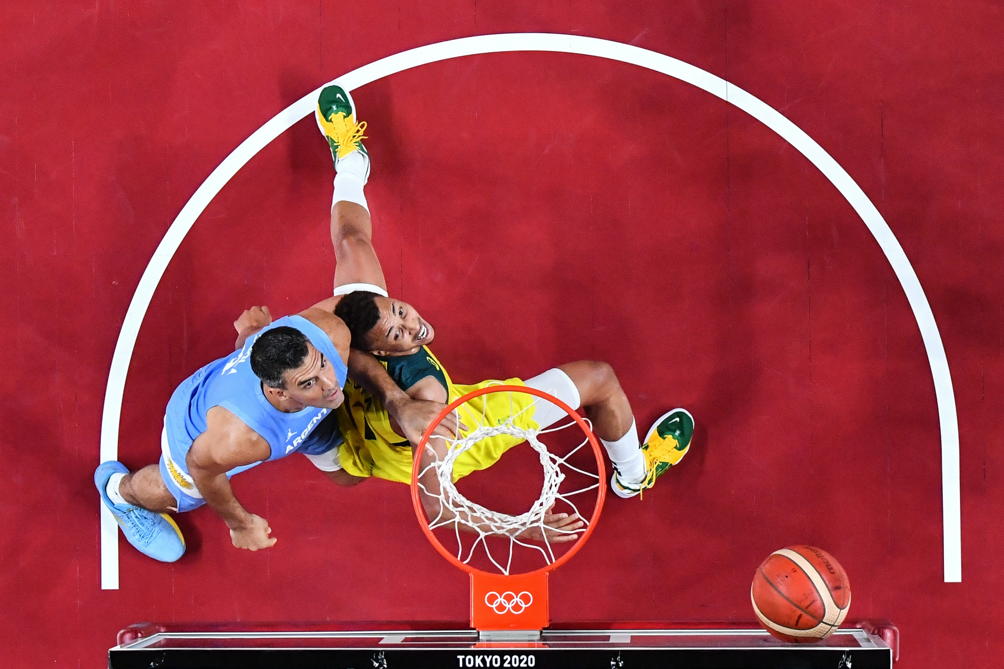 球员展现个人技术,助球队锁定胜局的简单介绍 球员展现个人技术,助球队锁定胜局的简单介绍