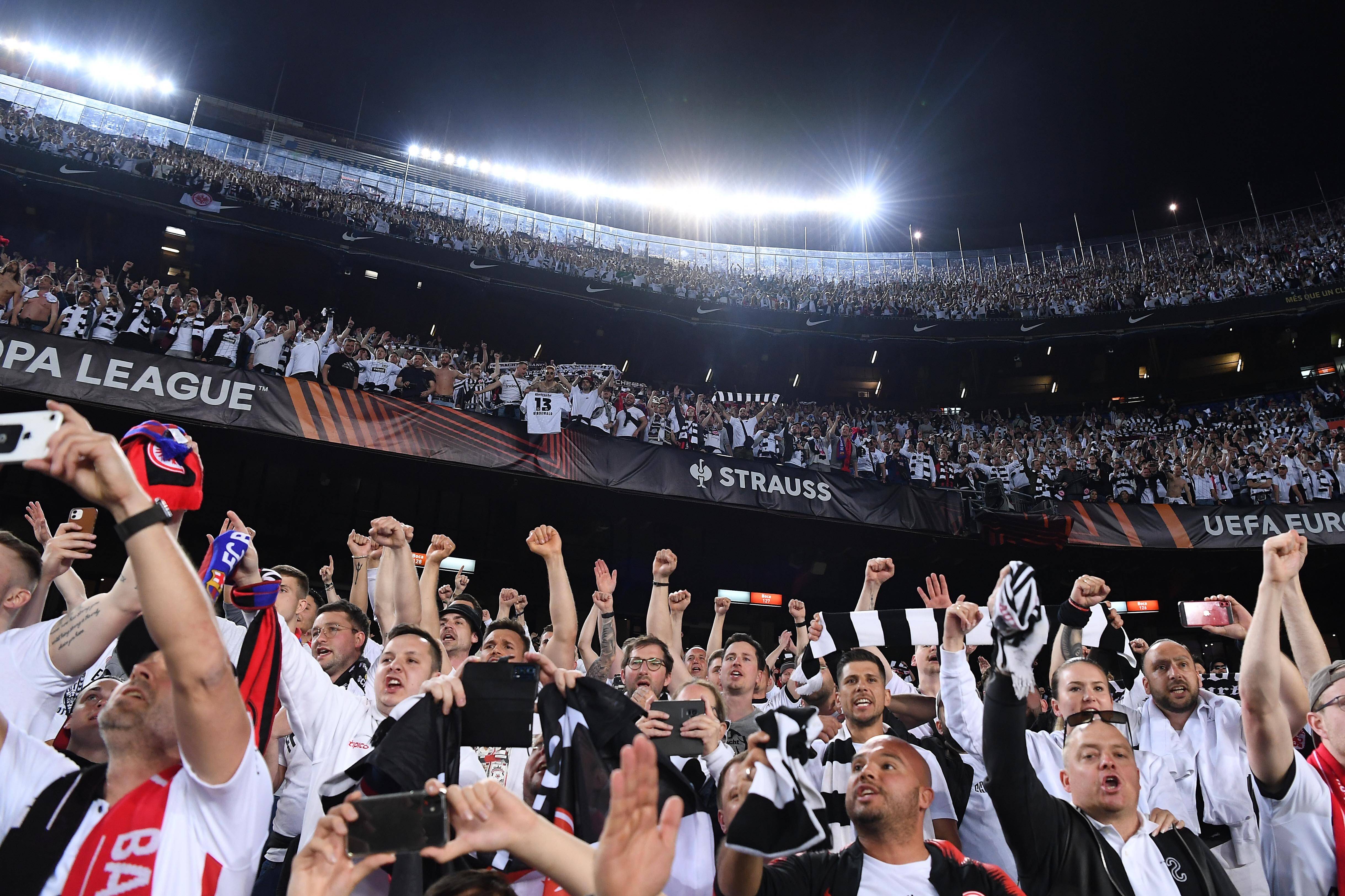 B体育在线-巴萨客场逆转，成功晋级欧冠淘汰赛